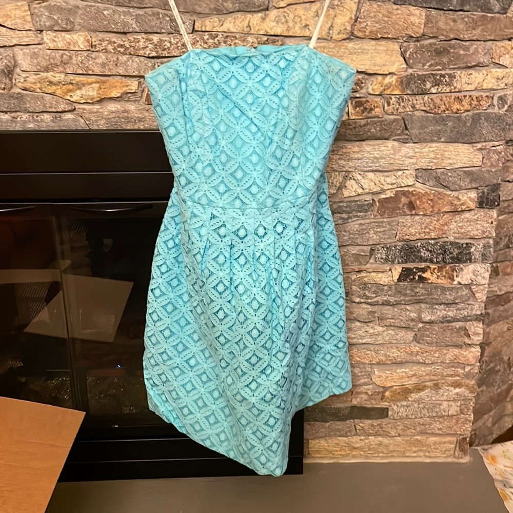 Size 2 Lilly Pulitzer strapless dress.